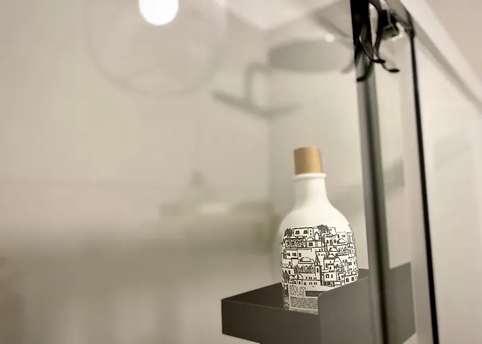 o Modern Home M4 Tolstoj Self-Check-In